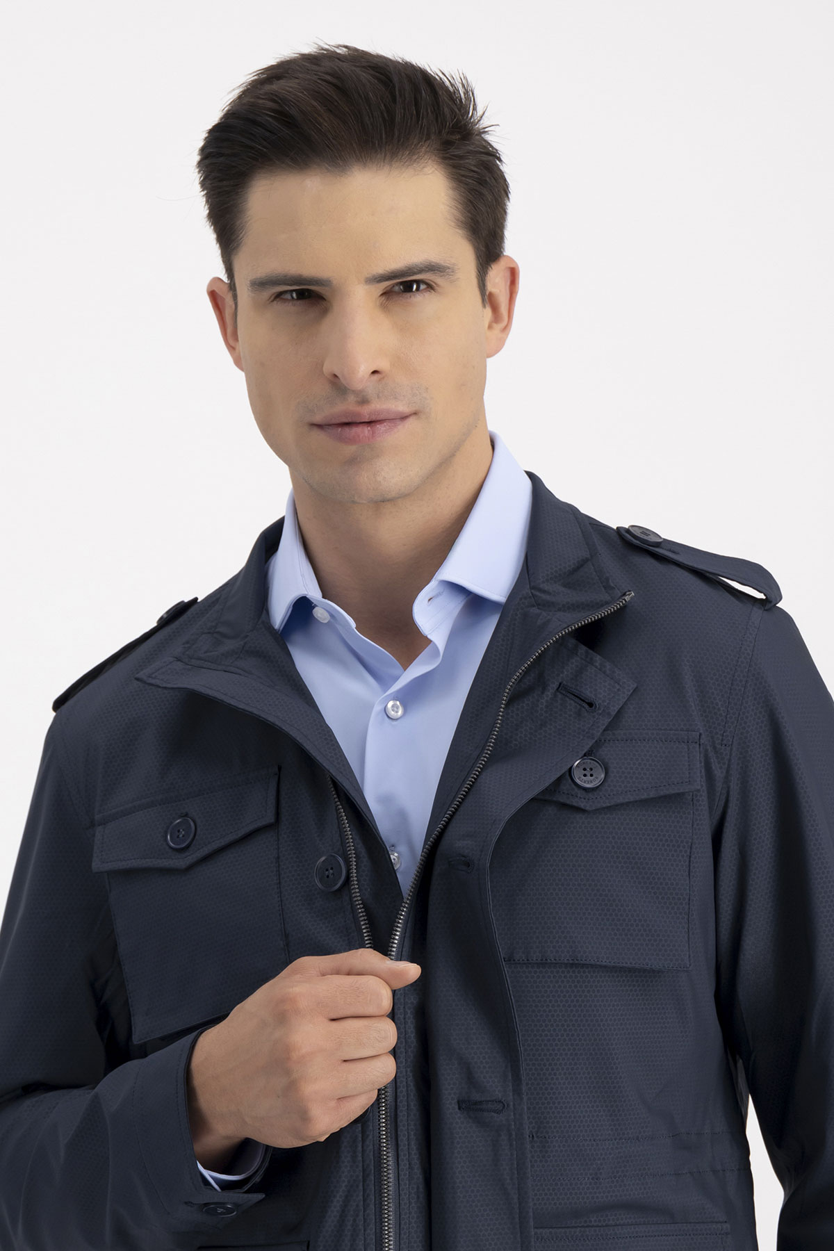 Chamarra LIGHT JACKET Azul Roberts Contemporary Fit