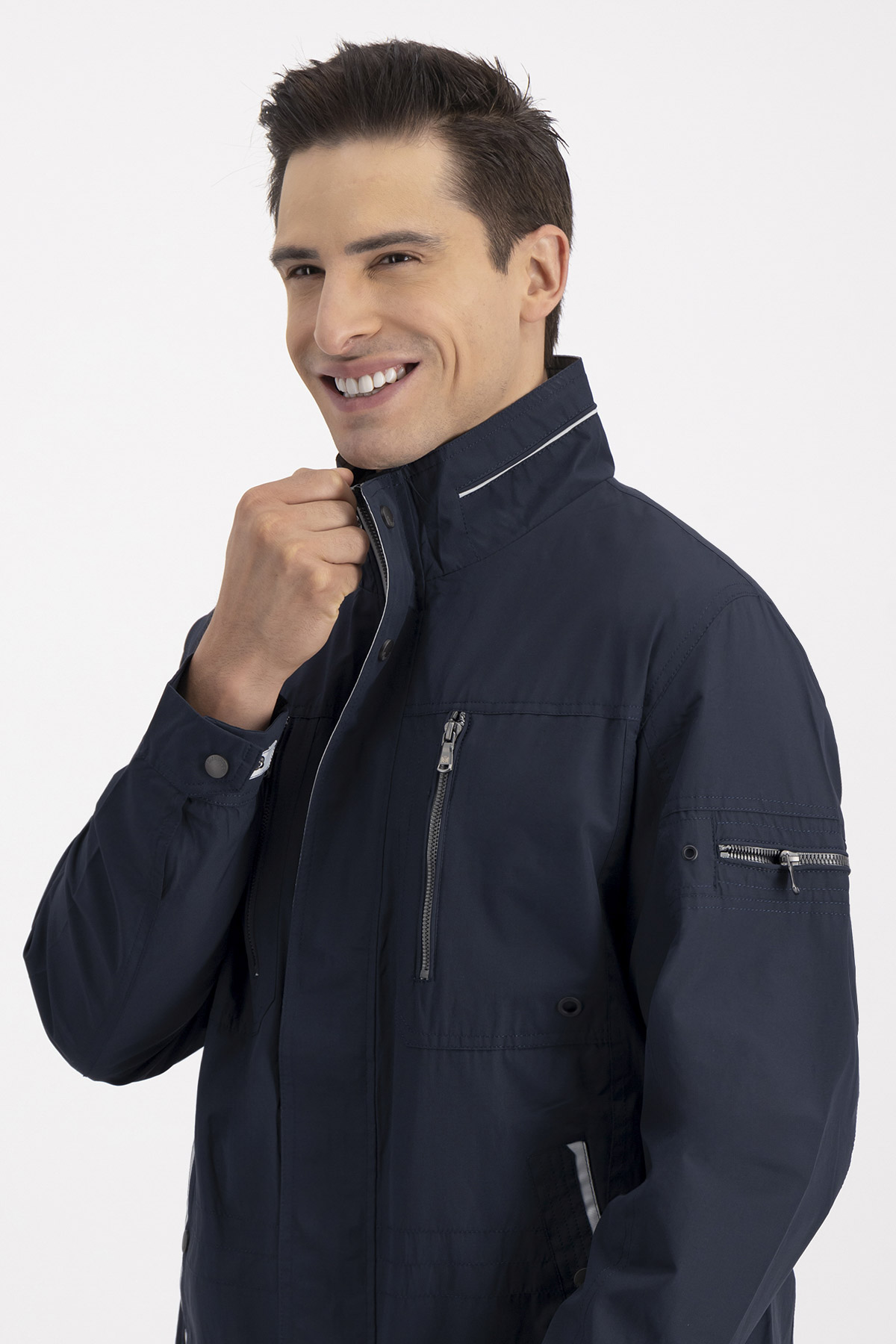 Chamarra LIGHT JACKET Azul Marino Roberts Contemporary Fit