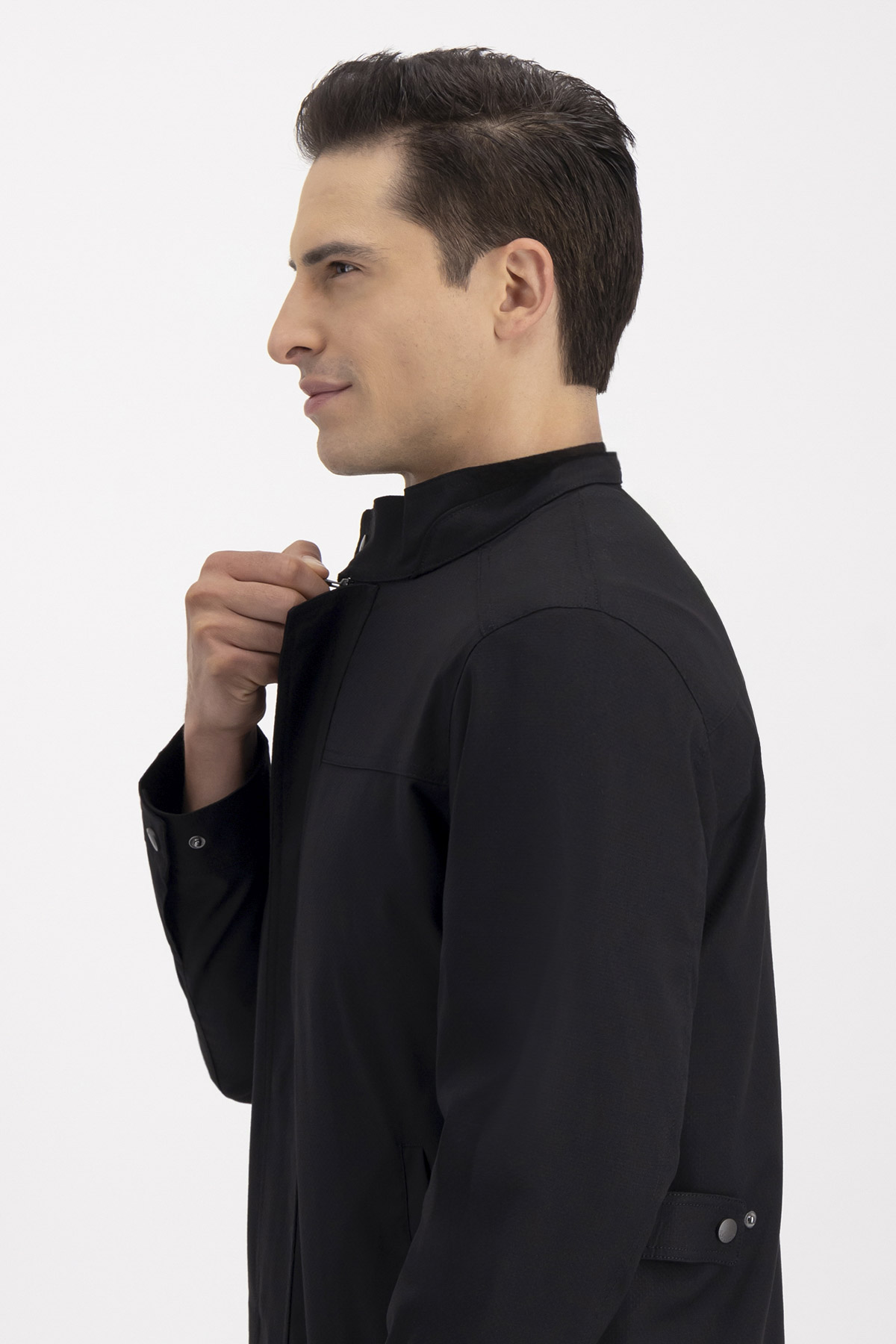 Chamarra LIGHT JACKET Negro Roberts Contemporary Fit