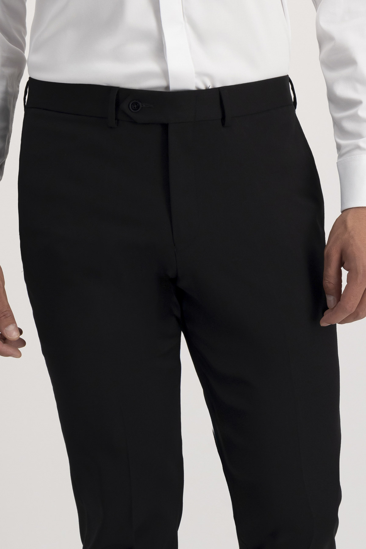 Pantalón Roberts Negro Slim Fit image number 1