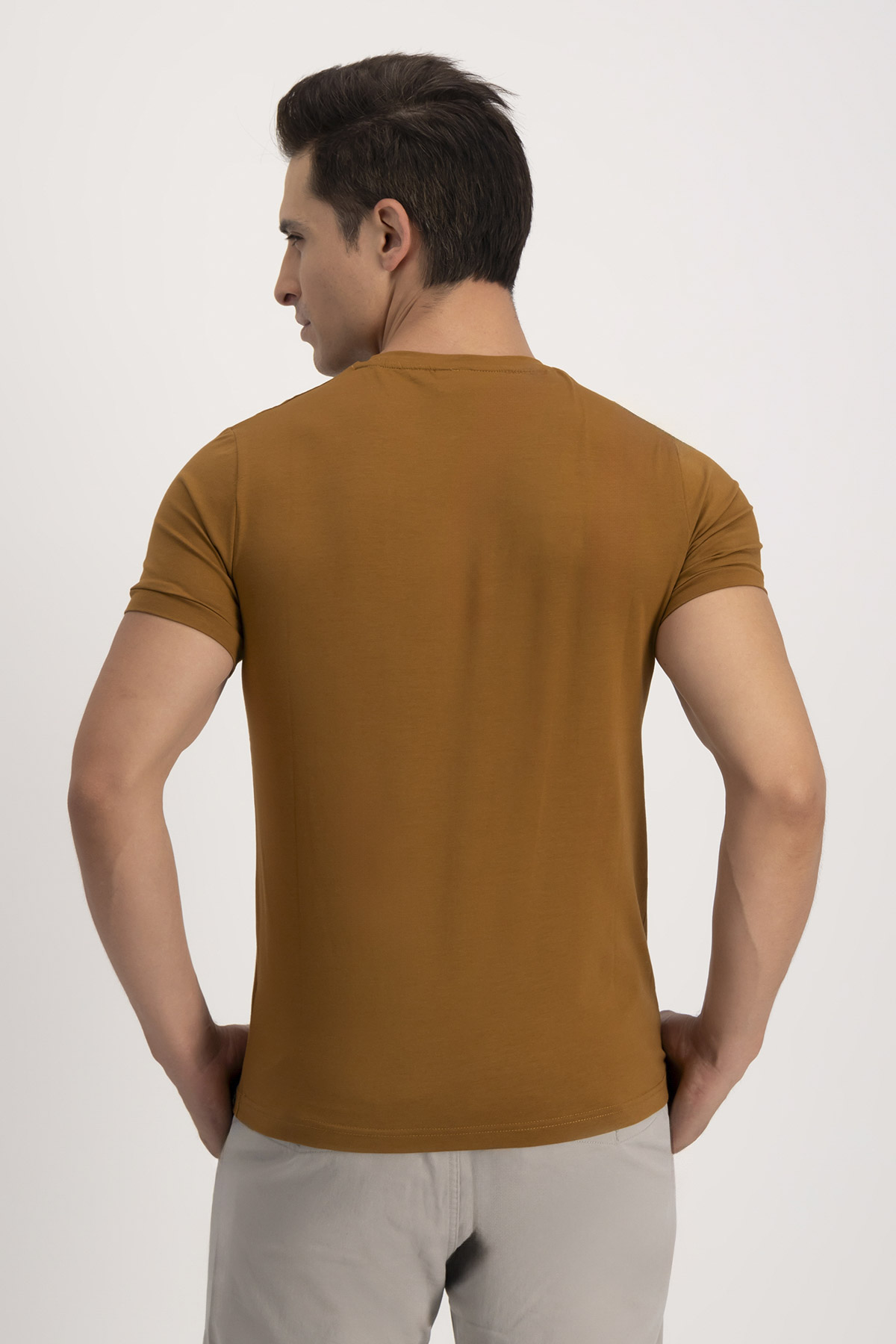 Playera ANATOMIC TECHNOLOGY Roberts Red Café Slim Fit