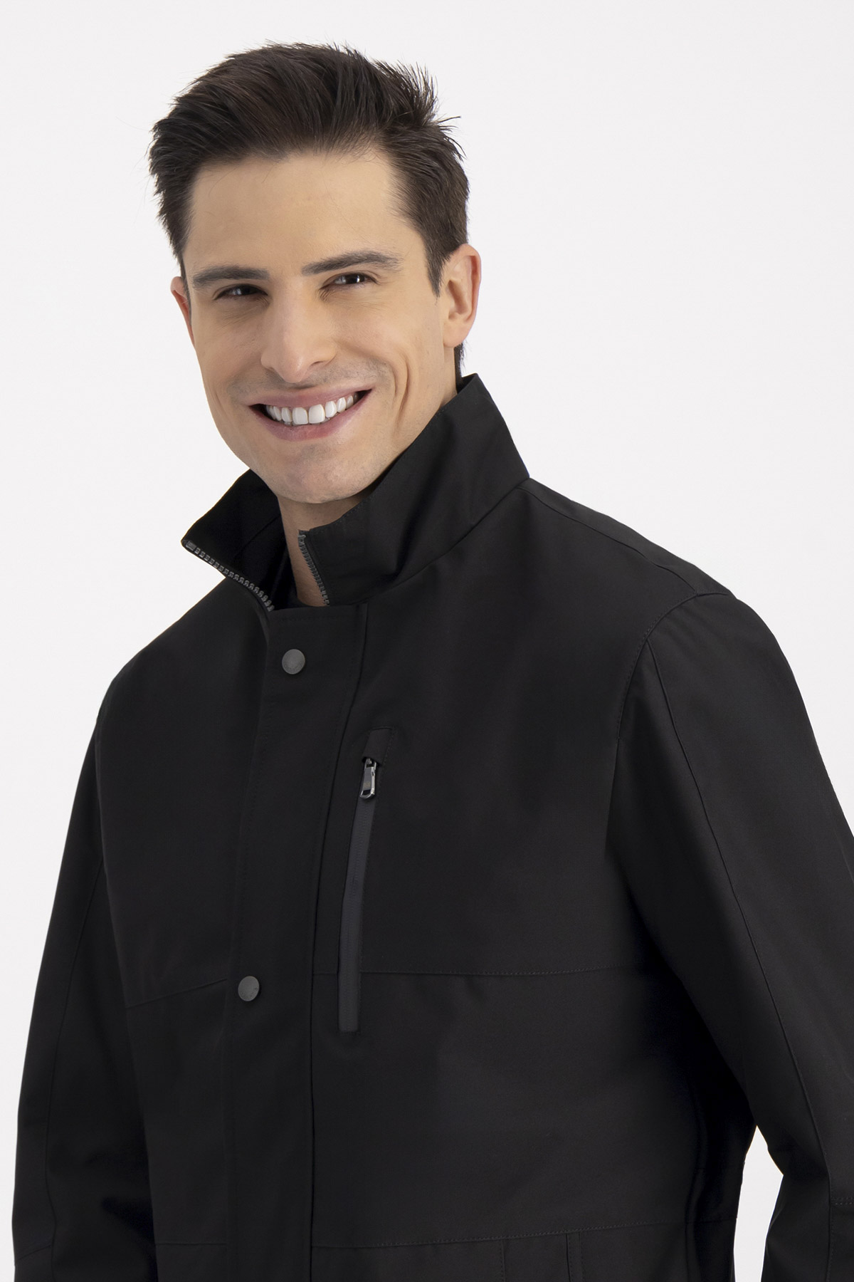 Chamarra LIGHT JACKET Negro Roberts Contemporary Fit