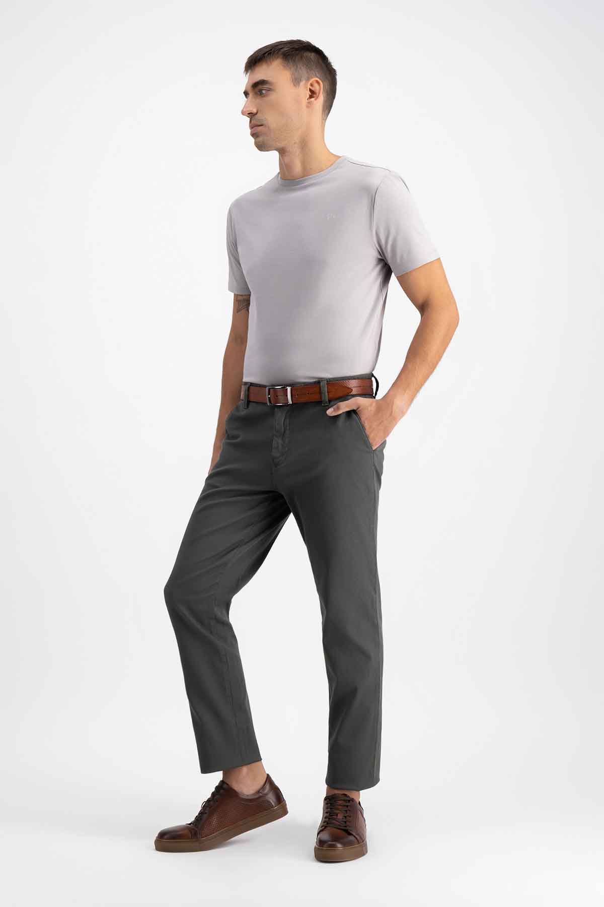 Pantalón Chino Calderoni Color Kaki Contemporary Fit