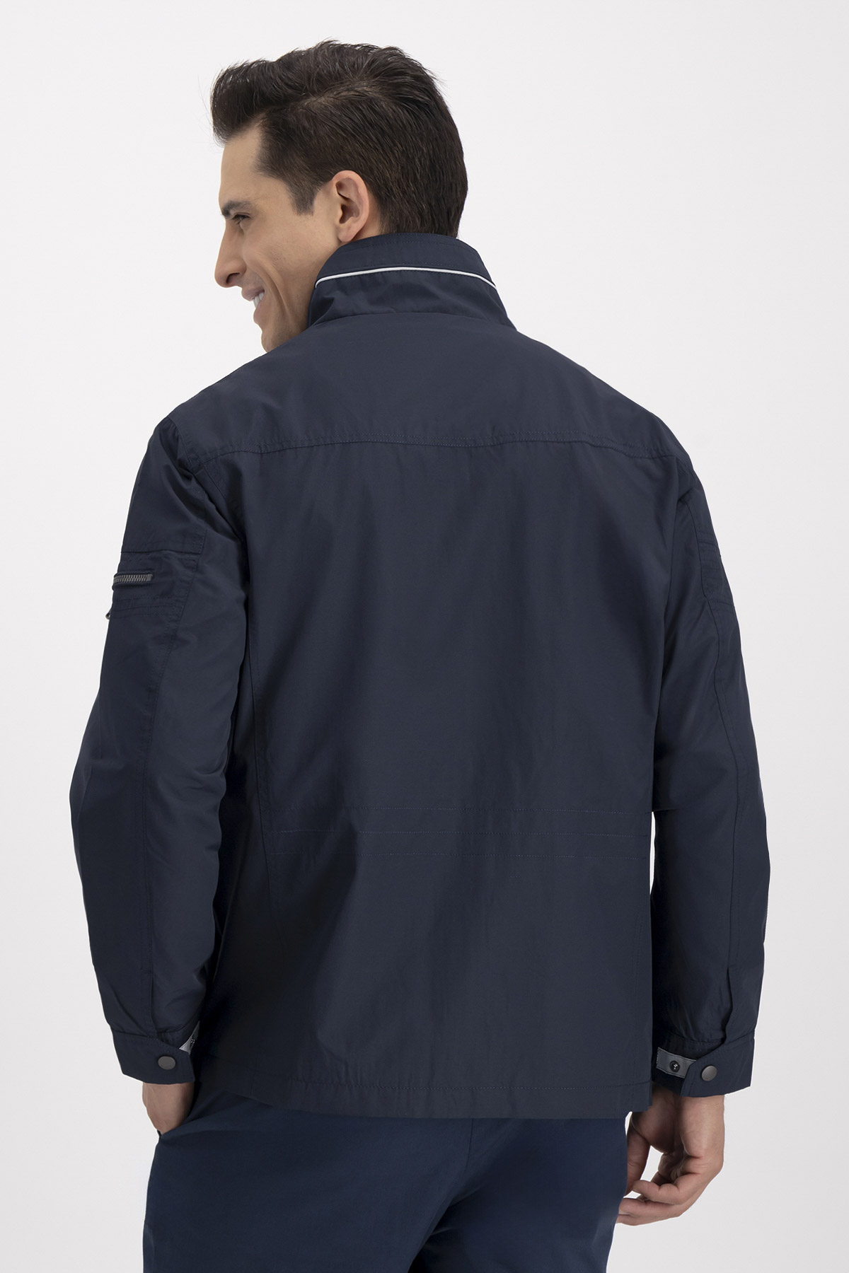 Chamarra LIGHT JACKET Azul Marino Roberts Contemporary Fit