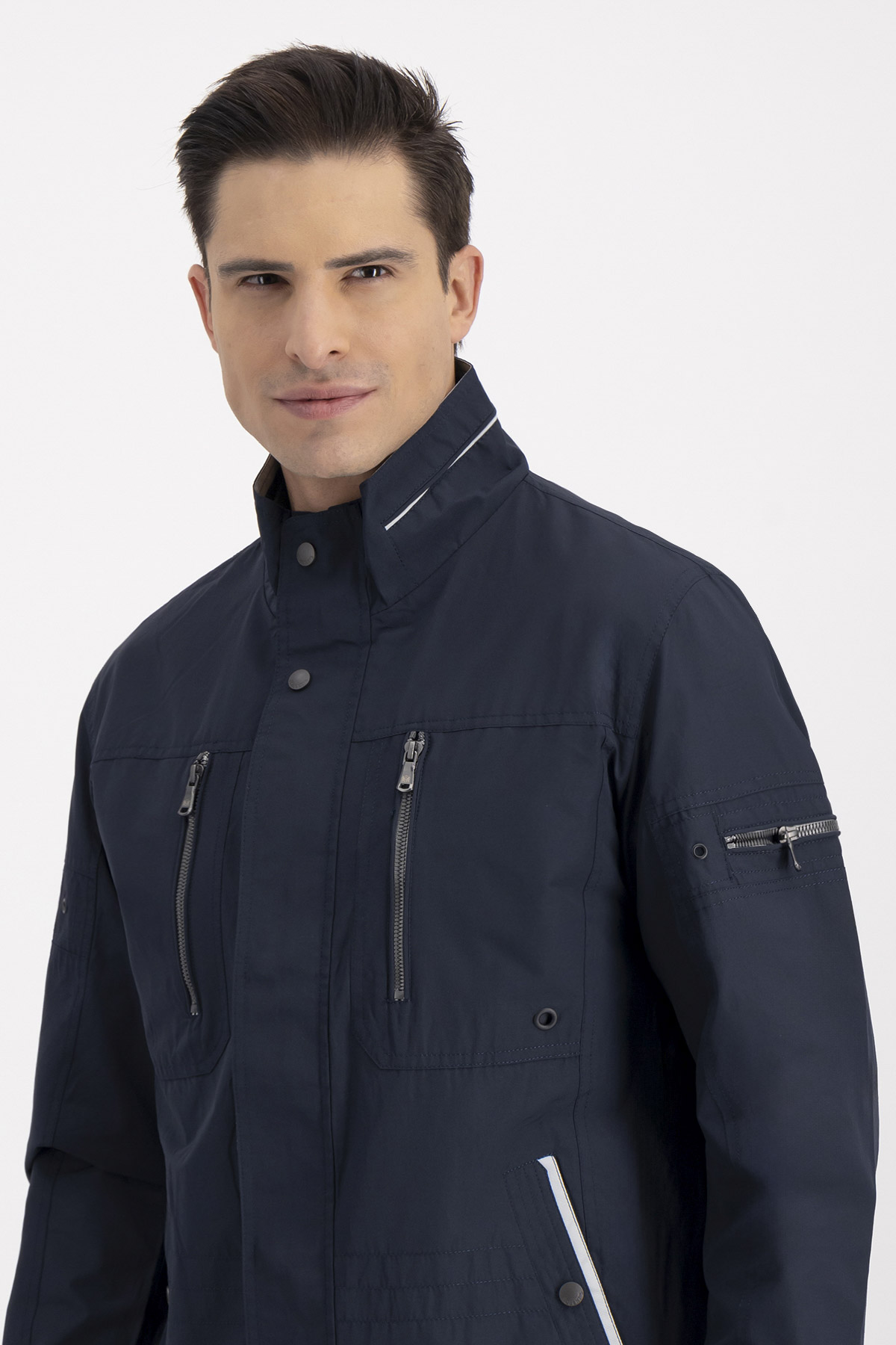 Chamarra LIGHT JACKET Azul Marino Roberts Contemporary Fit