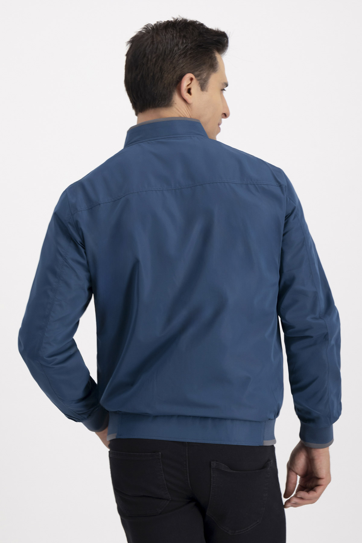 Chamarra LIGHT JACKET Azul Marino Roberts Contemporary Fit