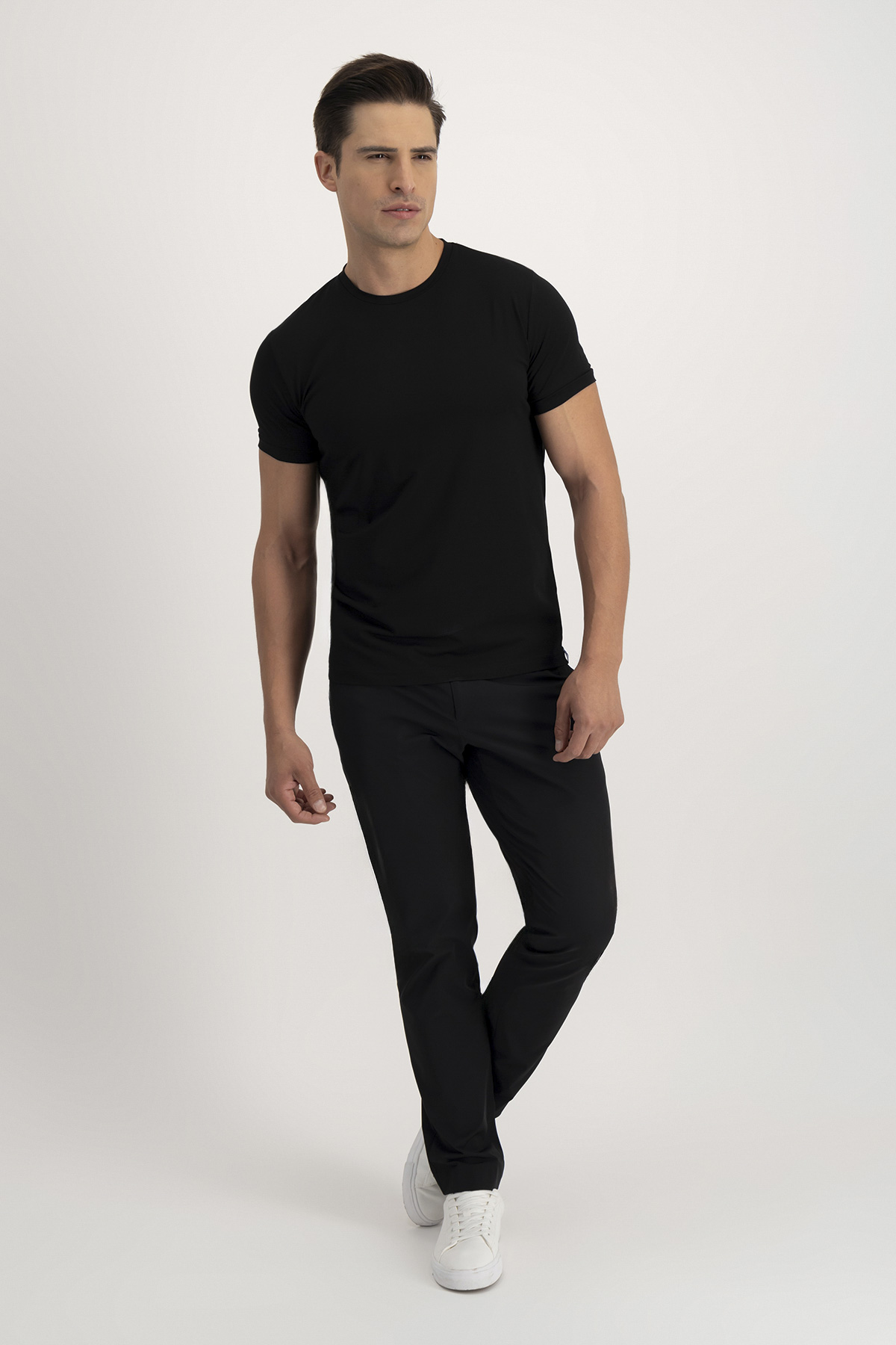 Playera ANATOMIC TECHNOLOGY Roberts Red Negro Slim Fit