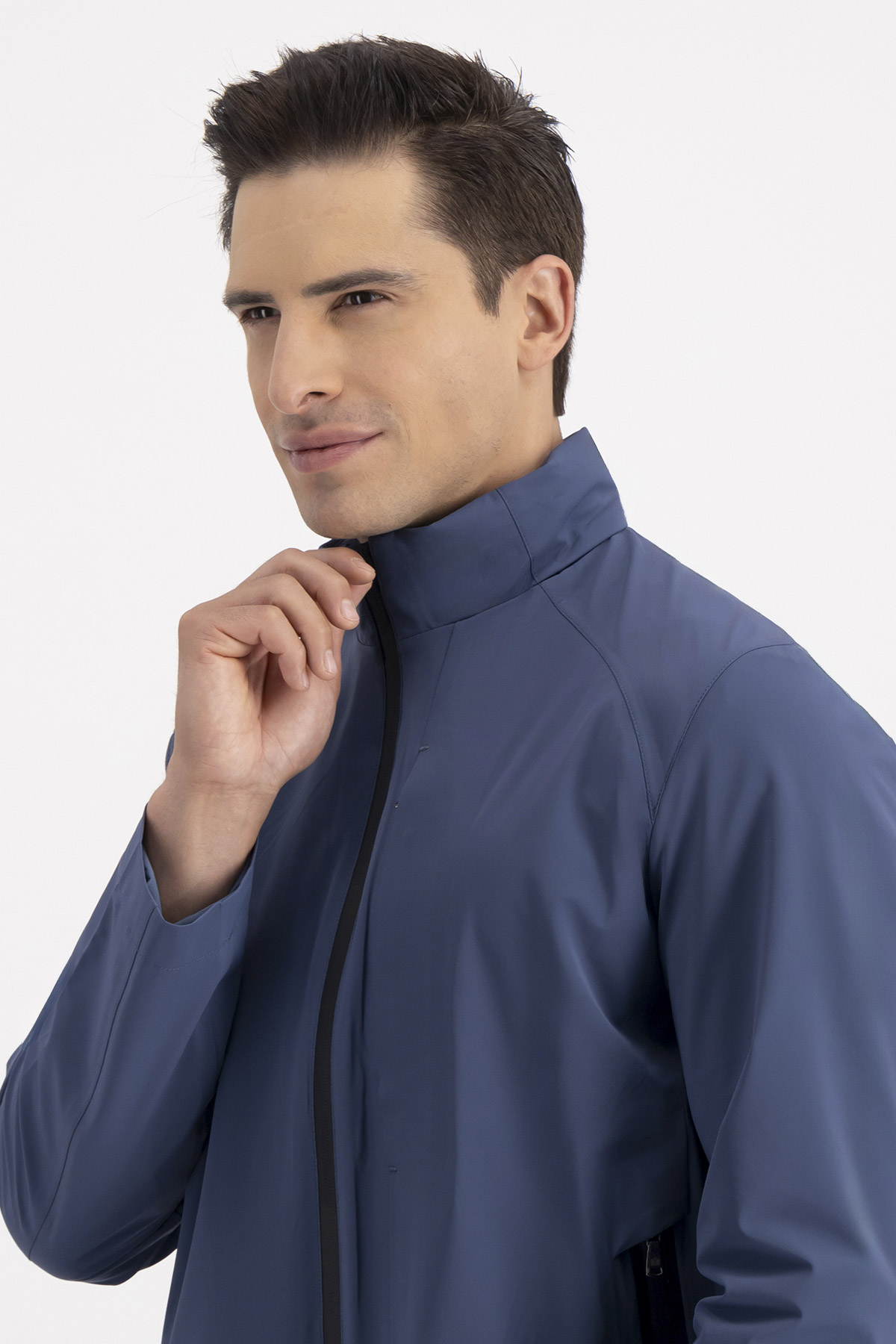 Chamarra LIGHT JACKET Azul Marino Roberts Contemporary Fit