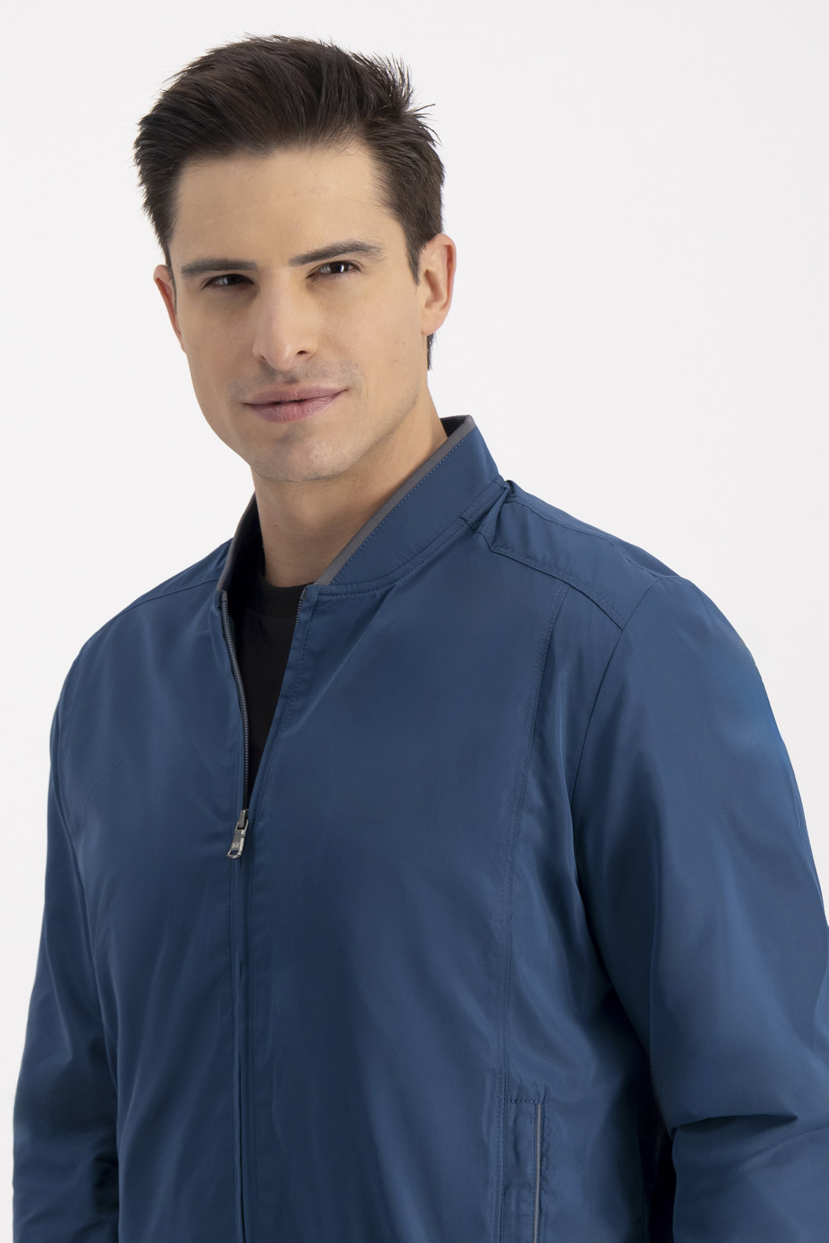 Chamarra LIGHT JACKET Azul Marino Roberts Contemporary Fit