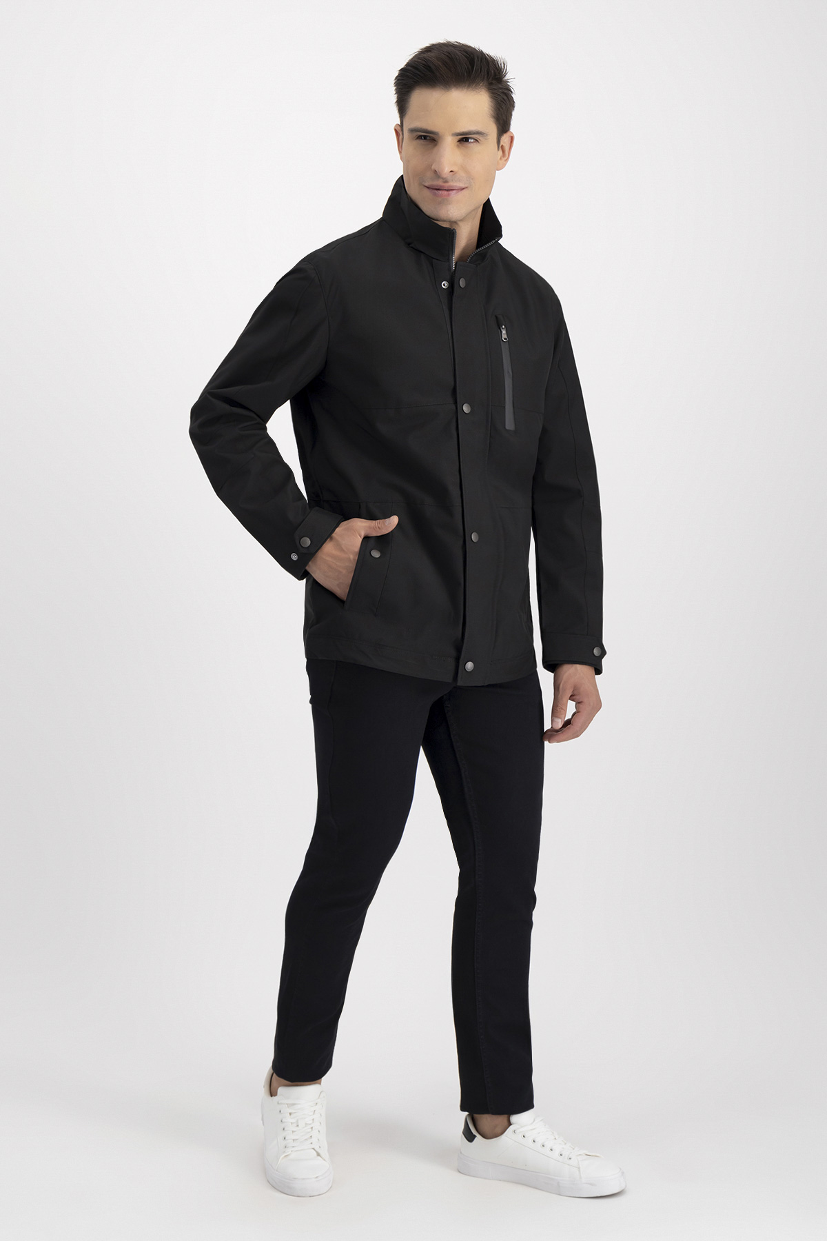 Chamarra LIGHT JACKET Negro Roberts Contemporary Fit