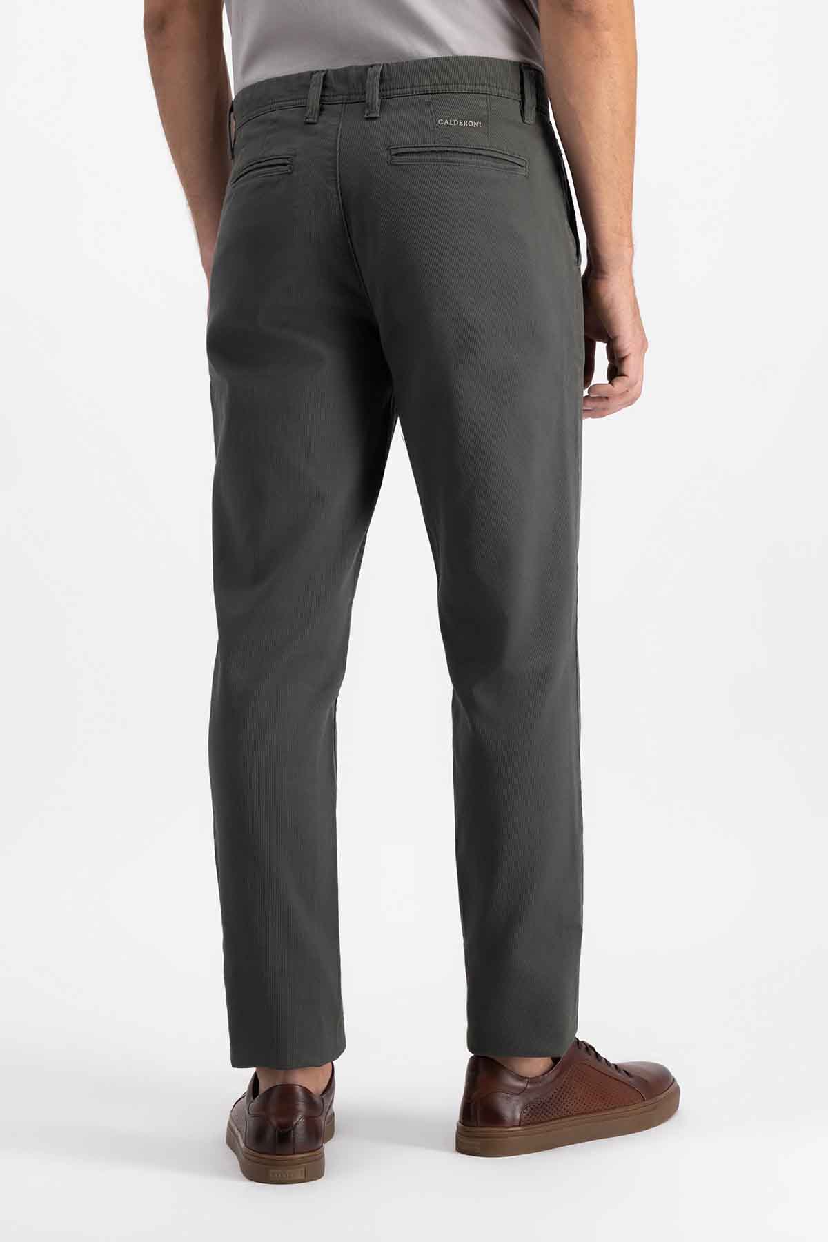 Pantalón Chino Calderoni Color Kaki Contemporary Fit